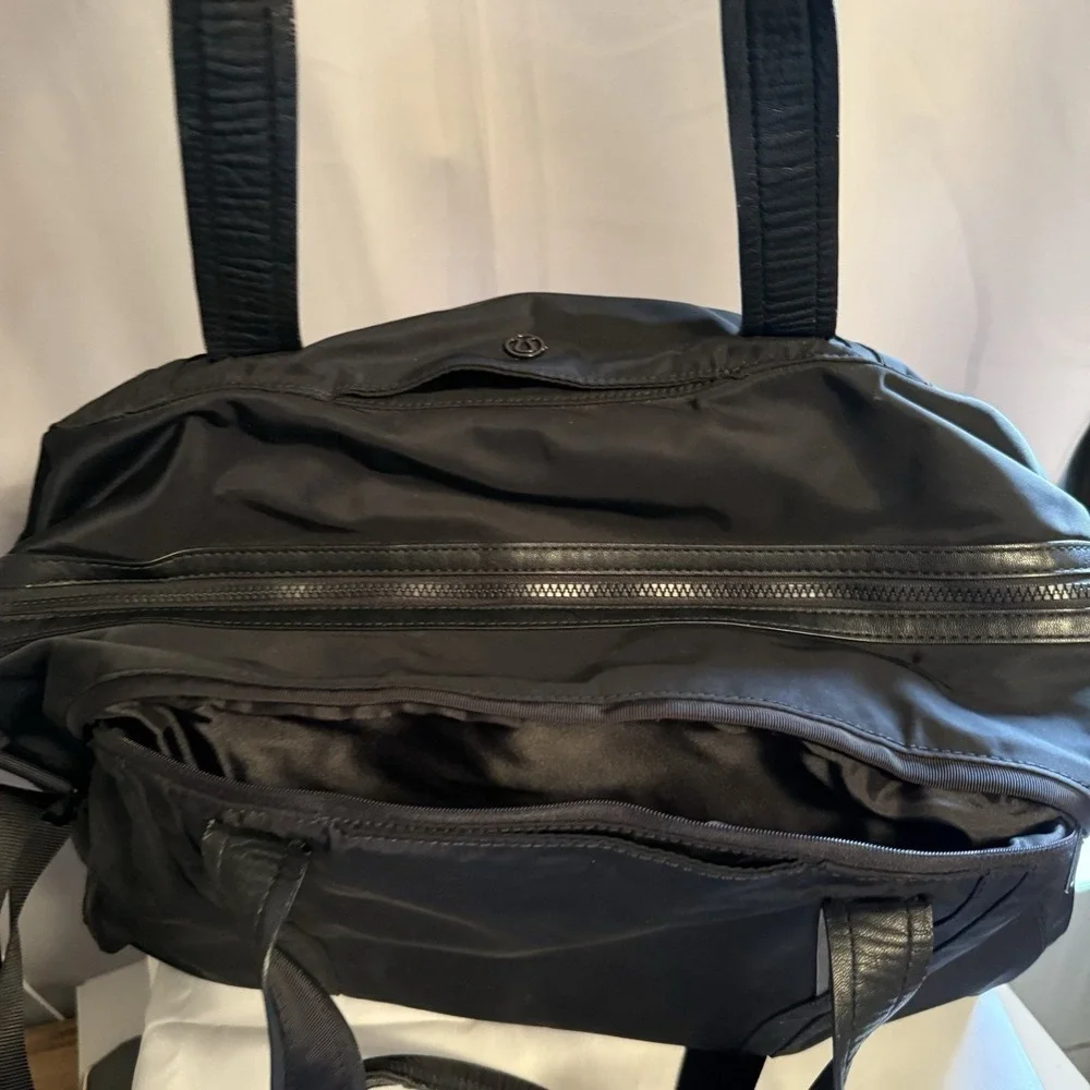 Lululemon Out Of Range Black Duffle Overnight Gym Weekender Bag Unisex